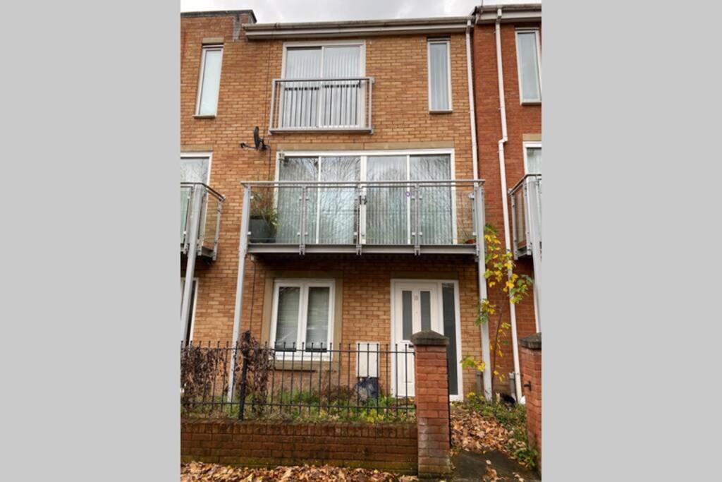 Large 5-Bed City Centre Townhouse With Secure Parking Manchester Eksteriør bilde